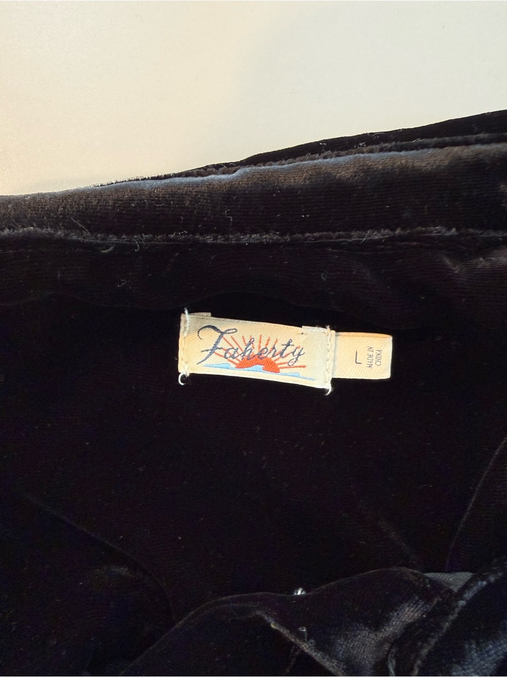Faherty Stretch Silk Velvet Genevieve Shirt Black Size Large Button Front Blouse - Picture 2 of 8